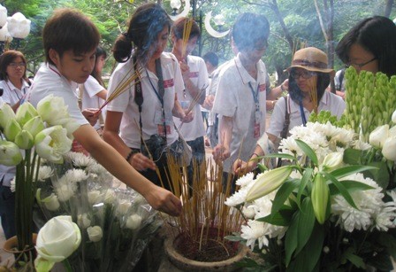 โครงการ “กลับสู่แผ่นดินĐấtĐỏ” ของเยาวชนและนักศึกษาเวียดนามที่อาศัยในต่างประเทศ - ảnh 1